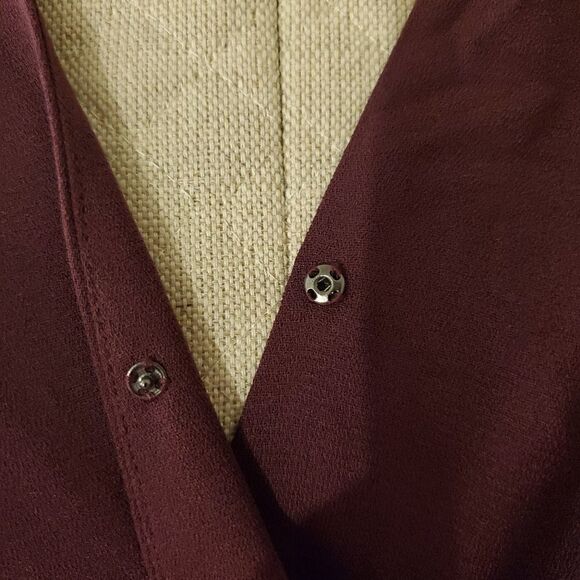 Halogen Wrap Front Peplum Top size Petite Small in Plum - Picture 4 of 11